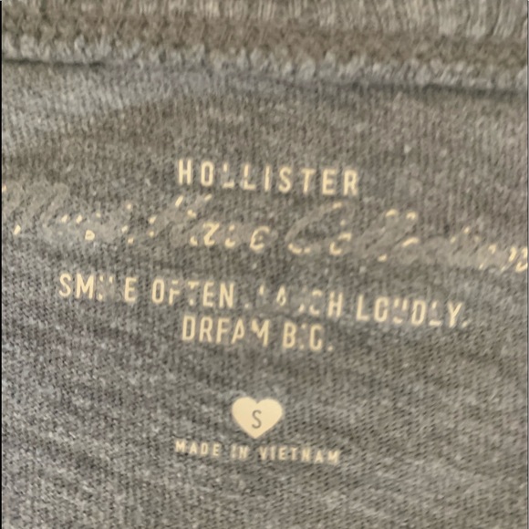 Hollister Gray Top - Picture 2 of 2